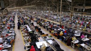 Секторът на облеклото на Бангладеш се страхува от съперниците, въпреки отрязването на тарифите в САЩ
