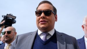 Тръмп смекчи присъдата на бившия американски депутат Джордж Сантос и нареди да го освободи
