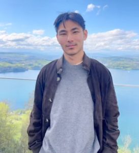 Човек от китайския холанд, роден без палци, придобива вирусна слава за изобретателни хакове за живот