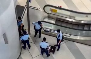 Мъж, арестуван на гара в Хонконг след 13 кг кокаин, намерен в куфар