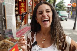 Възприемане на оживения местен живот