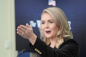 Белият дом защити Тръмп да нарече репортерка „прасенце“ след въпрос на Епщайн