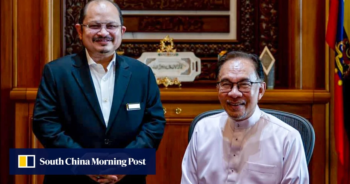 Помощник на премиера на Малайзия подава оставка след спор