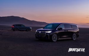 Новият Dongfeng MPV дебютира с асистирано шофиране на Huawei