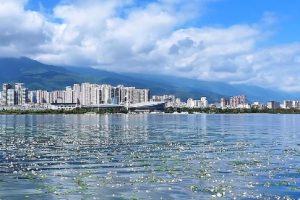 Местните жители край езерото Ерхай просперират