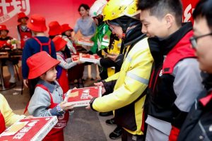 Pizza Hut China дебютира младежка доброволческа програма „малка червена шапка“ в Пекин