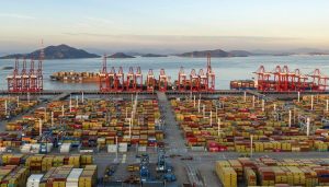 Китай разширява вноса, споделя растеж в световен мащаб