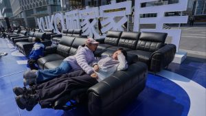 Високите спестявания на домакинствата в Китай отразяват стари ценности и нови тревоги