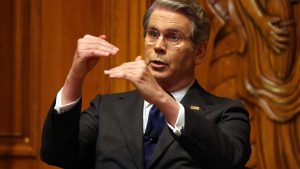 Глобалните мита от 15% на Тръмп вероятно ще започнат тази седмица, каза шефът на Министерството на финансите на САЩ