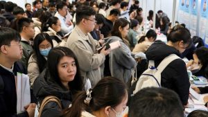 Младежката безработица в Китай спада за шести пореден месец през февруари