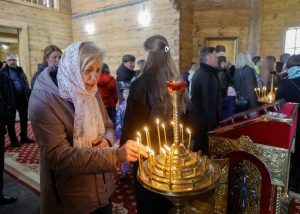 Русия и Украйна се обвиняват взаимно в нарушаване на великденското примирие на Путин